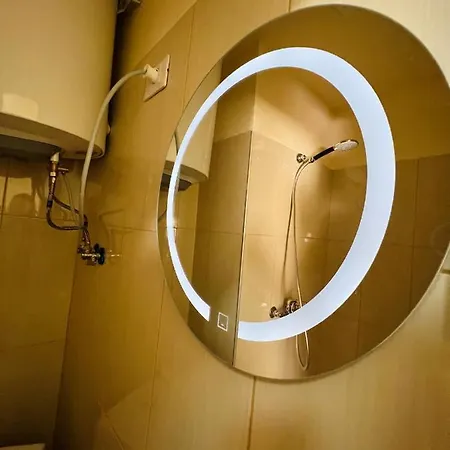 New Baazar Escape Тирана