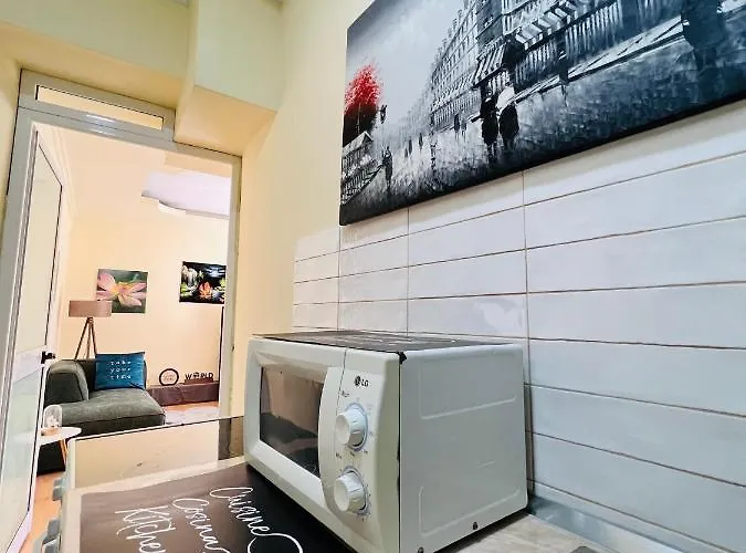 New Baazar Escape * 티라나